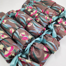 Load image into Gallery viewer, Rosea Operculum (Reusable Christmas Crackers)
